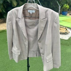 Light Pink / Cream Suit